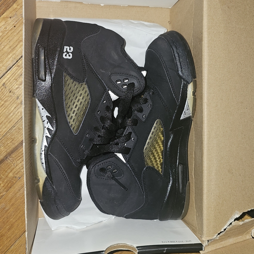 Sneakers